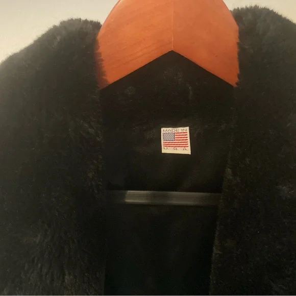 Elegant Black Teddy Jacket - Picture 2 of 5